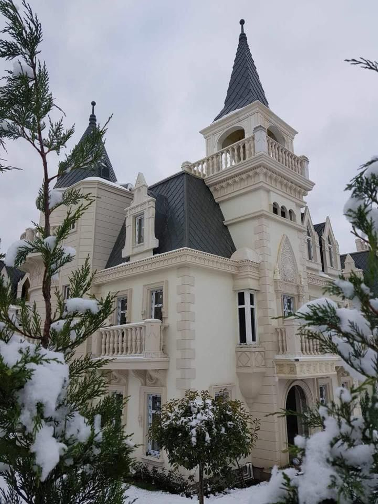 Fotografía de una de las villas construidas (página de Facebook de Burj Al Babas)