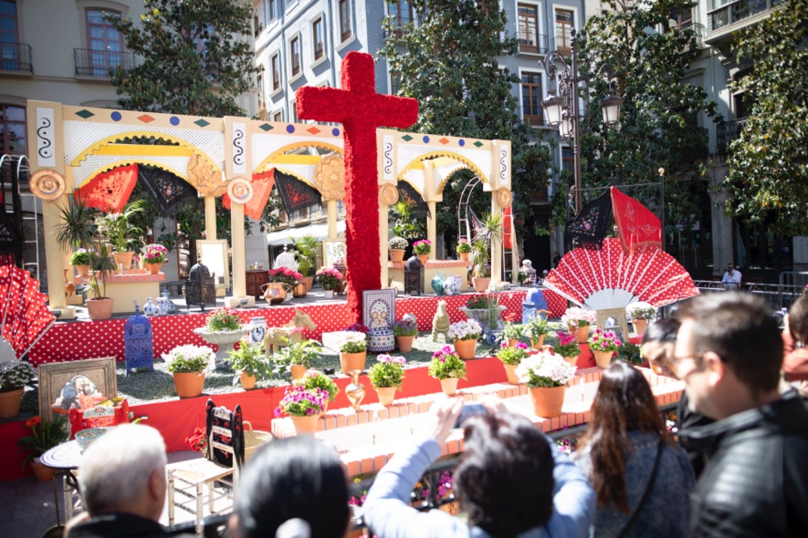 Los mejores momentos del primer día de Cruces en Granada en fotos