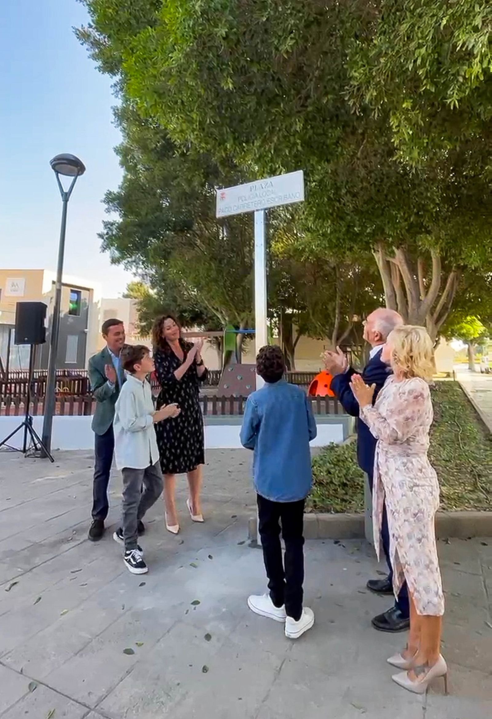 Inauguración de la plaza dedicada al Policía Local Paco Carretero Escribano