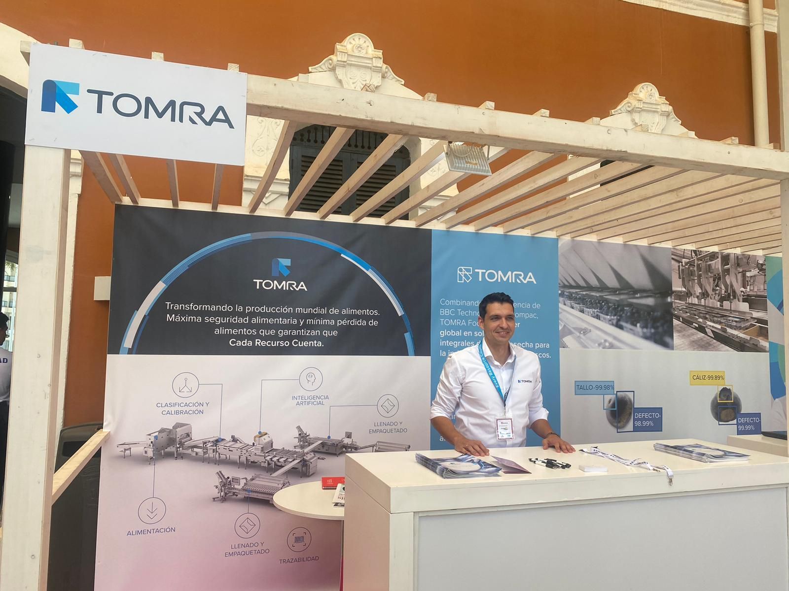 Más de medio centenar de empresas participan en el Congreso de Frutos Rojos