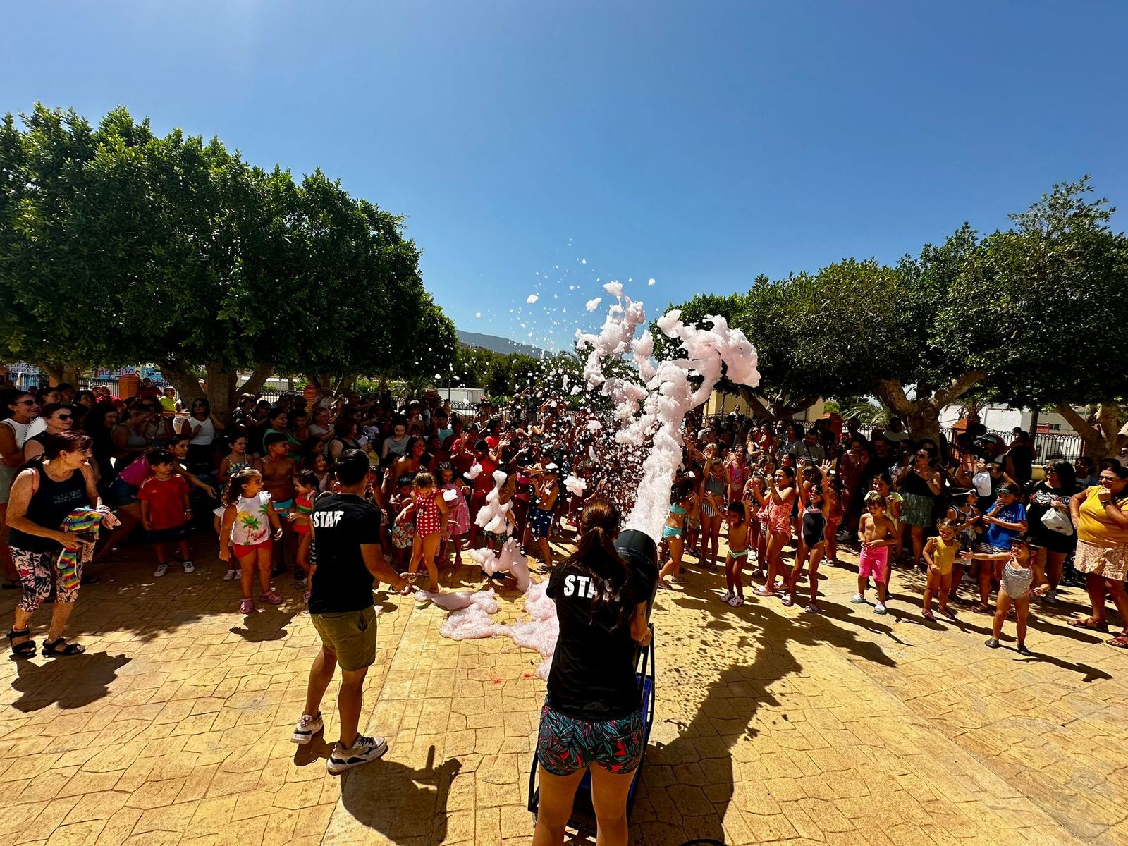 Tabernas se entrega a sus fiestas patronales como el primer día