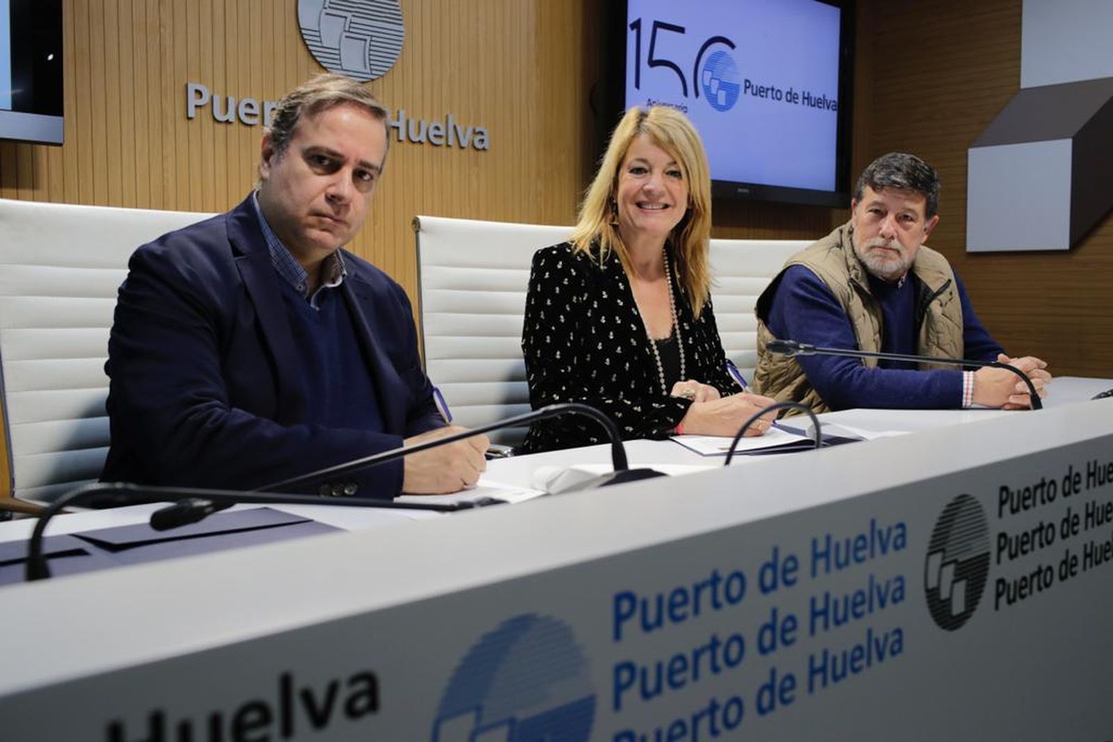 Momento de la firma del convenio.