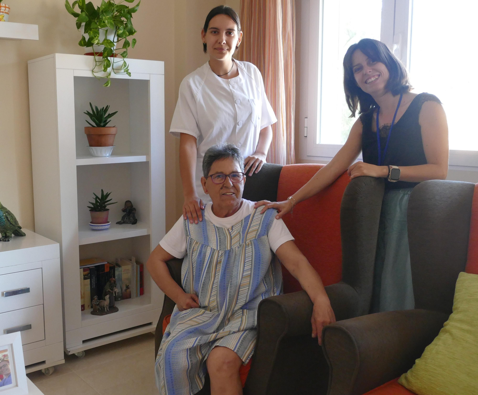 Isabel, usuaria del programa de atención domiciliaria a personas mayores dependientes.