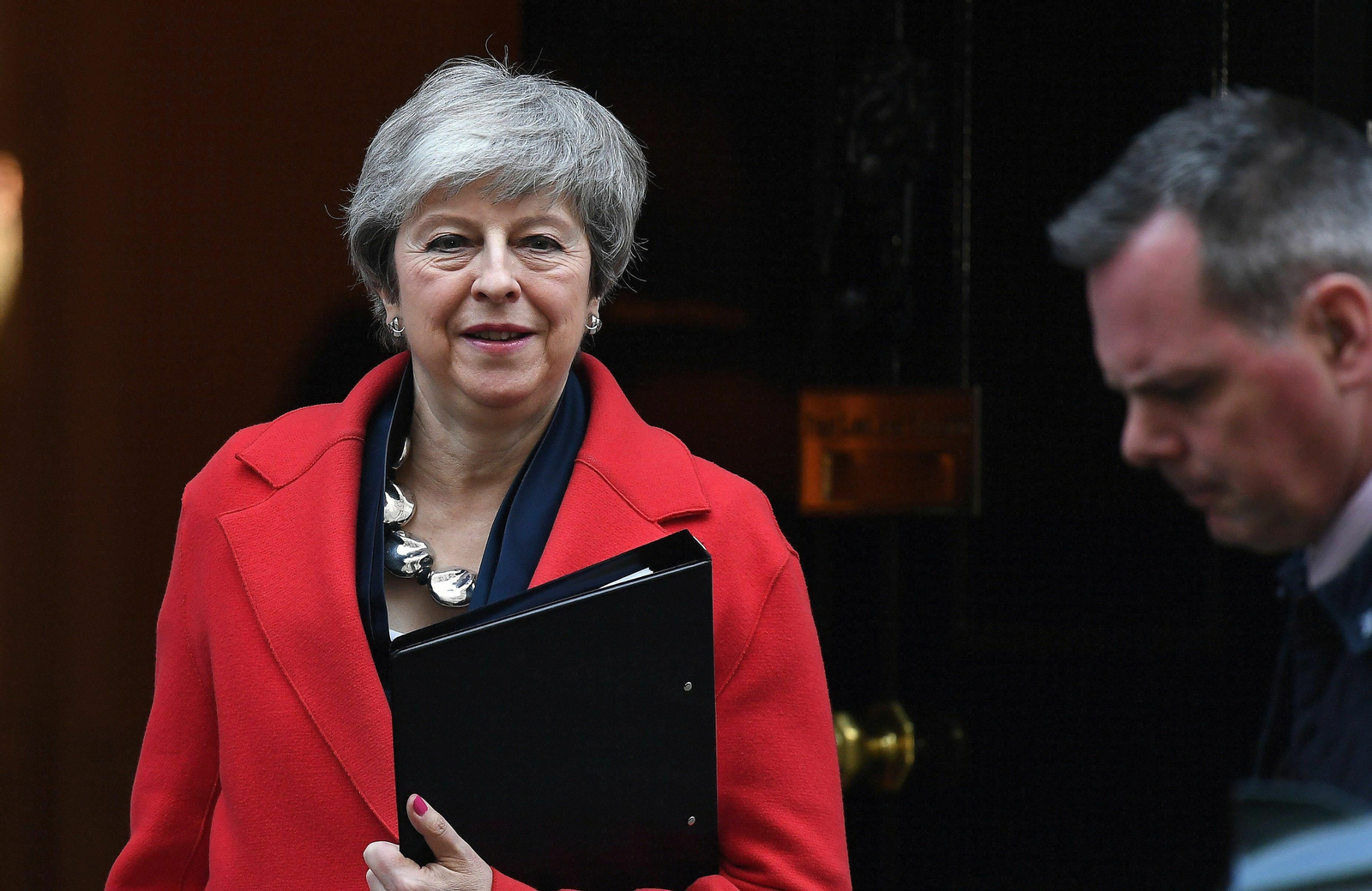La primera ministra británica, Theresa May, a su salida hoy del 10 de Downing Street