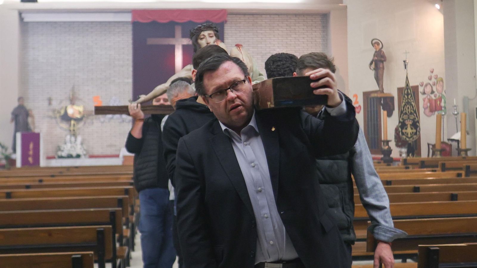 Así vivió Granada la Entronización del Santísimo Cristo de la Redención 2025