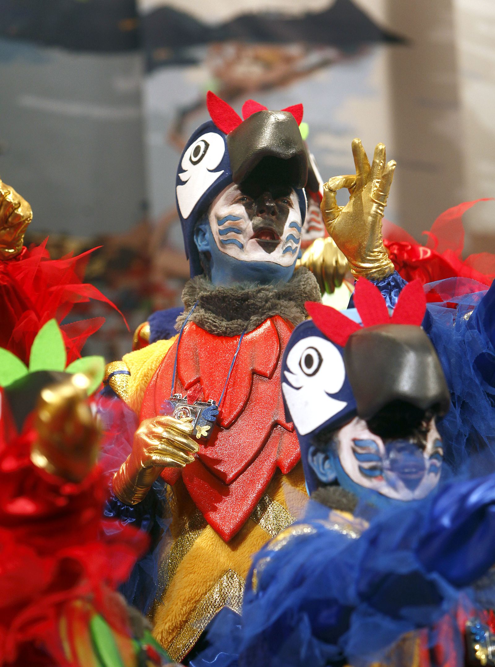 Las imágenes de la décimo sexta función de clasificatorias