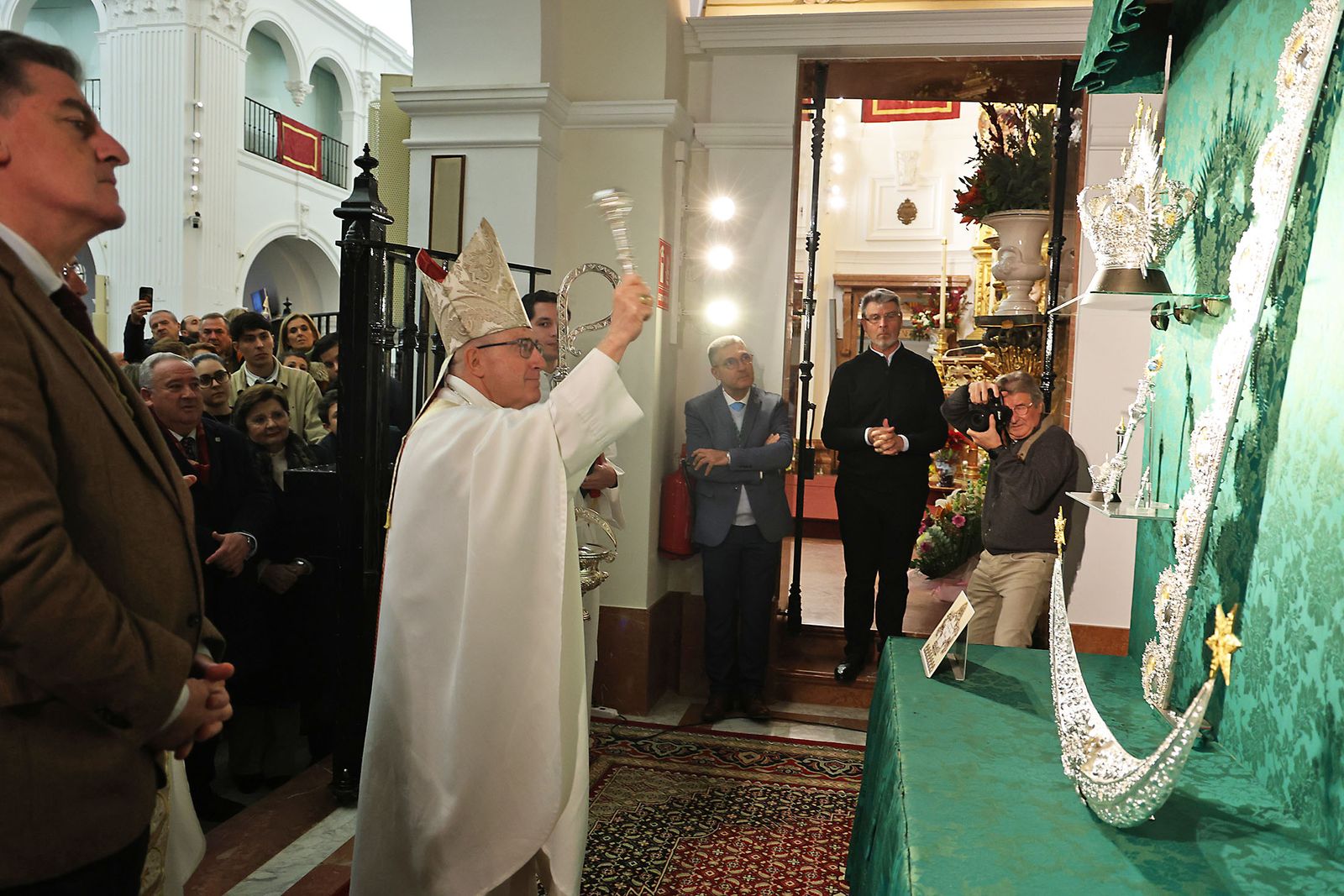 Sabatina y Bendición de nuevos atributos para la Virgen del Rocío