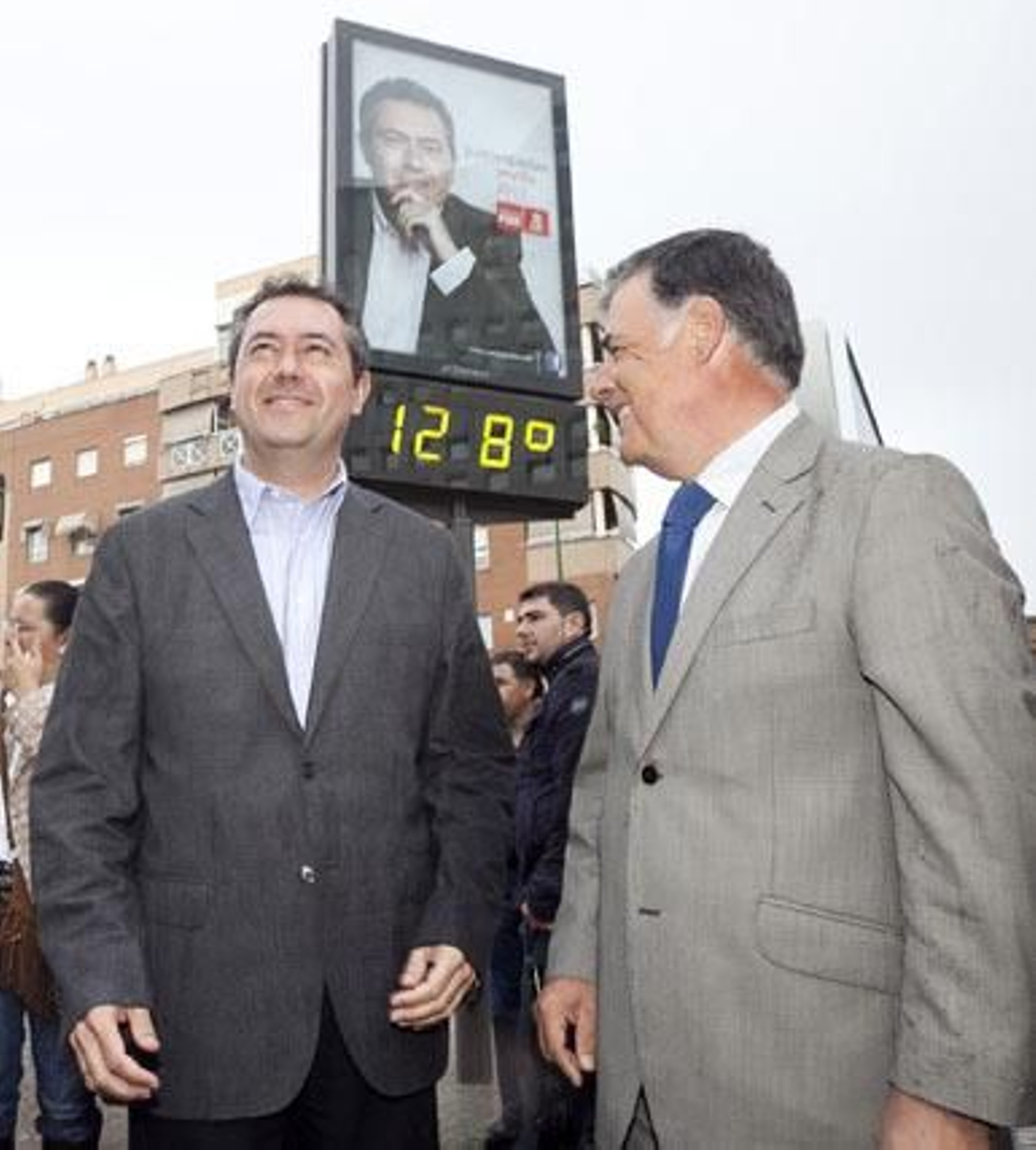 Espadas atisba la mayoría absoluta y no se plantea "un pacto"