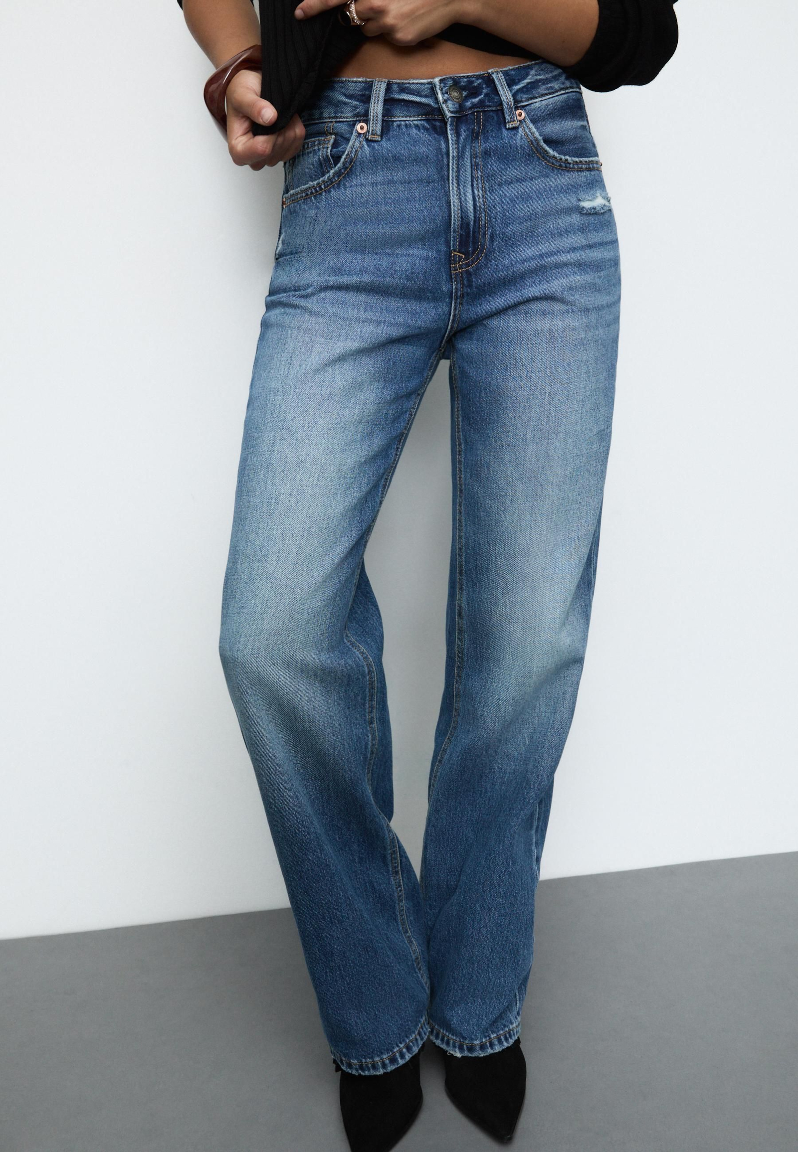 Vaqueros rectos de Stradivarius.