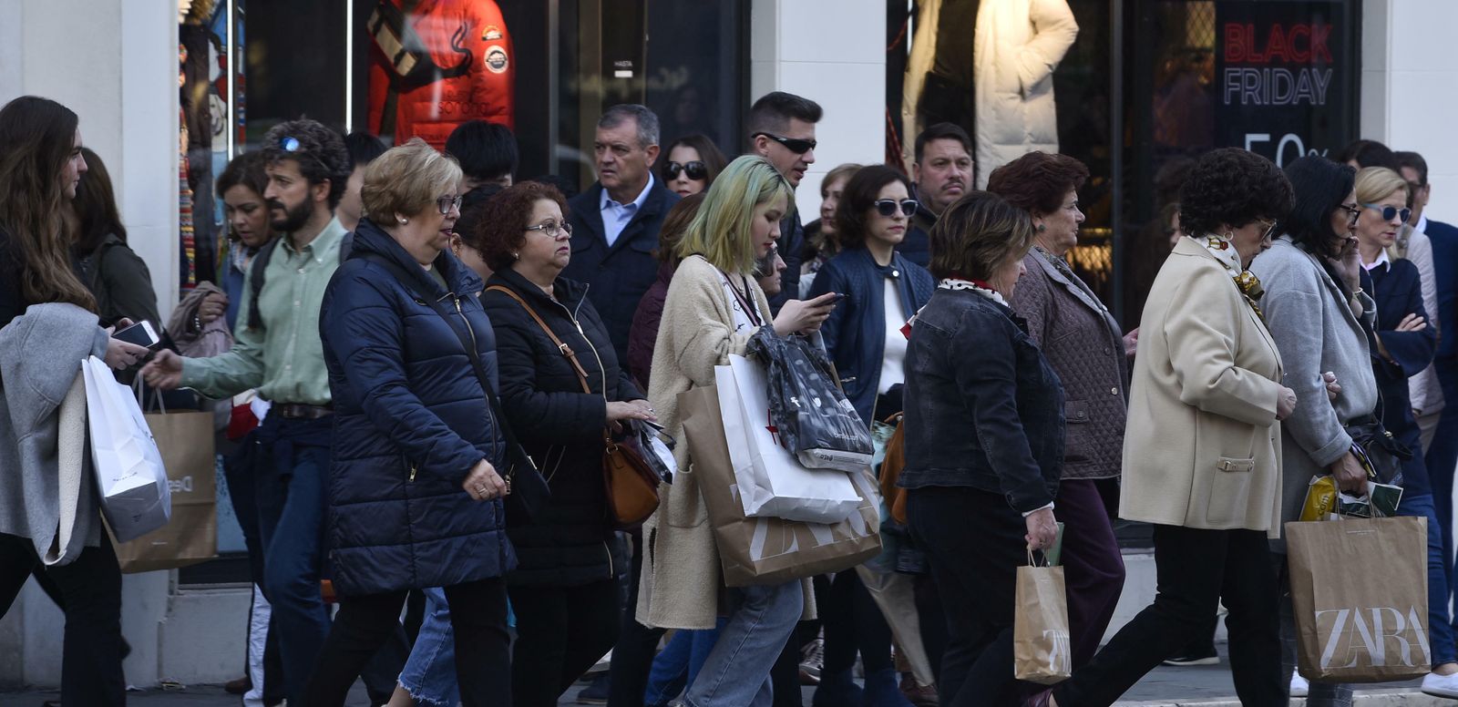 Los sevillanos inundan las tiendas este Black Friday