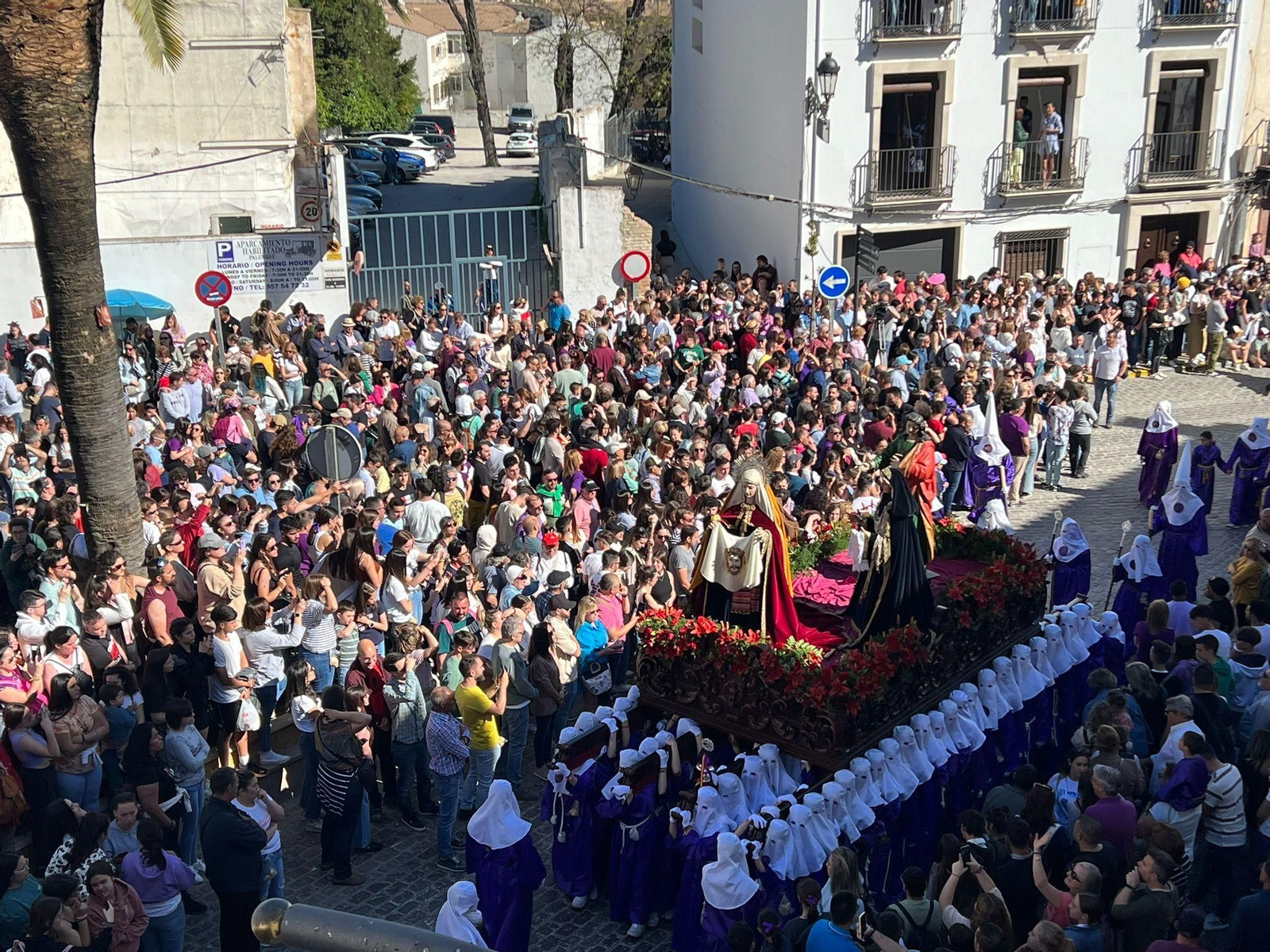Viernes Santo en Priego de Córdoba: la subida al Calvario del Nazareno, en imágenes