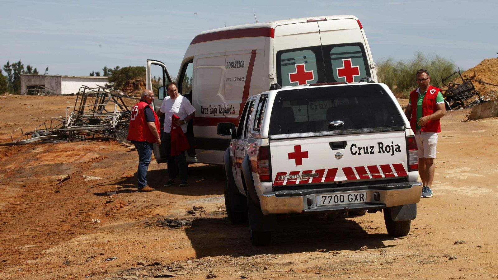 La ayuda de la Cruz Roja llega al lugar afectado por el incendio todos los días.