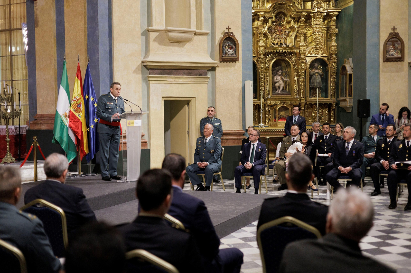 Las imágenes de la entrega de condecoraciones civiles en Cádiz.