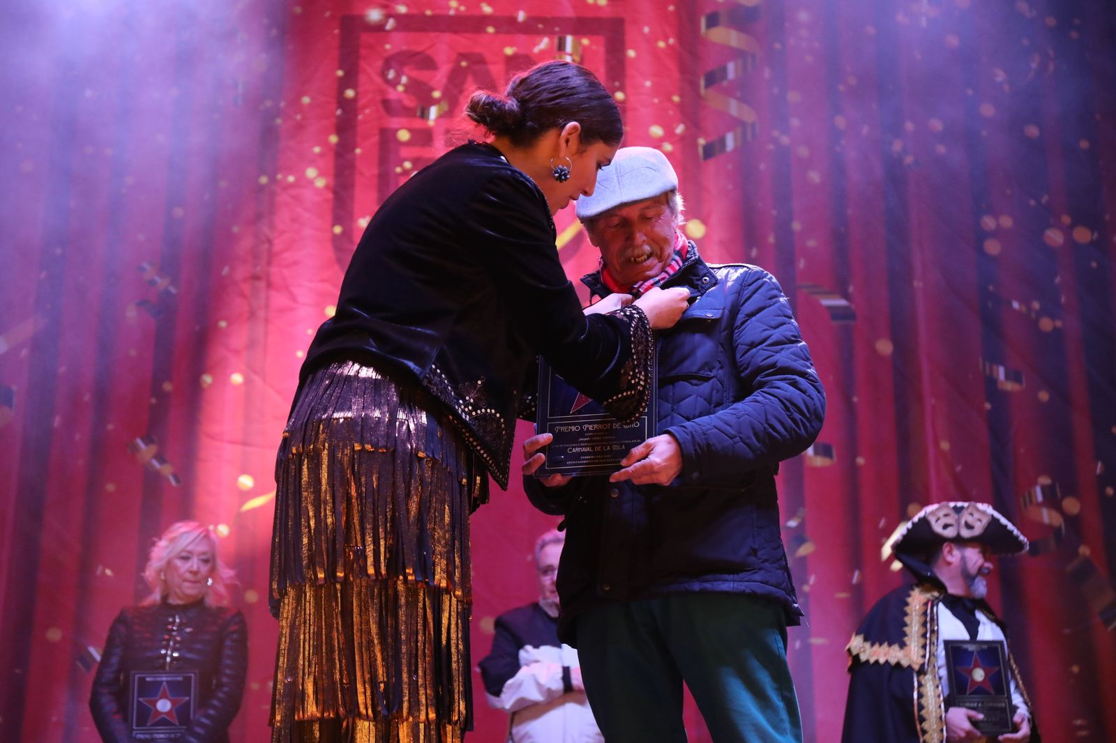 Entrega de los Pierrots y Homenajes al Comparsista, al Corista y al Chirigotero en San Fernando