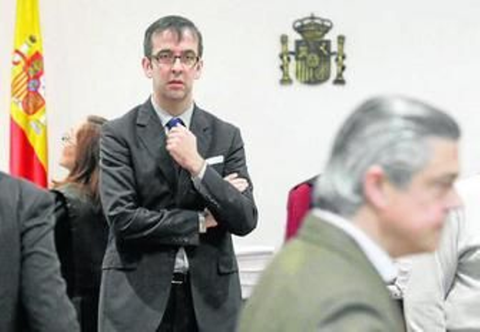 Juárez, en primer plano, y el abogado Marco de Felipe, al fondo, el pasado miércoles en la Audiencia.