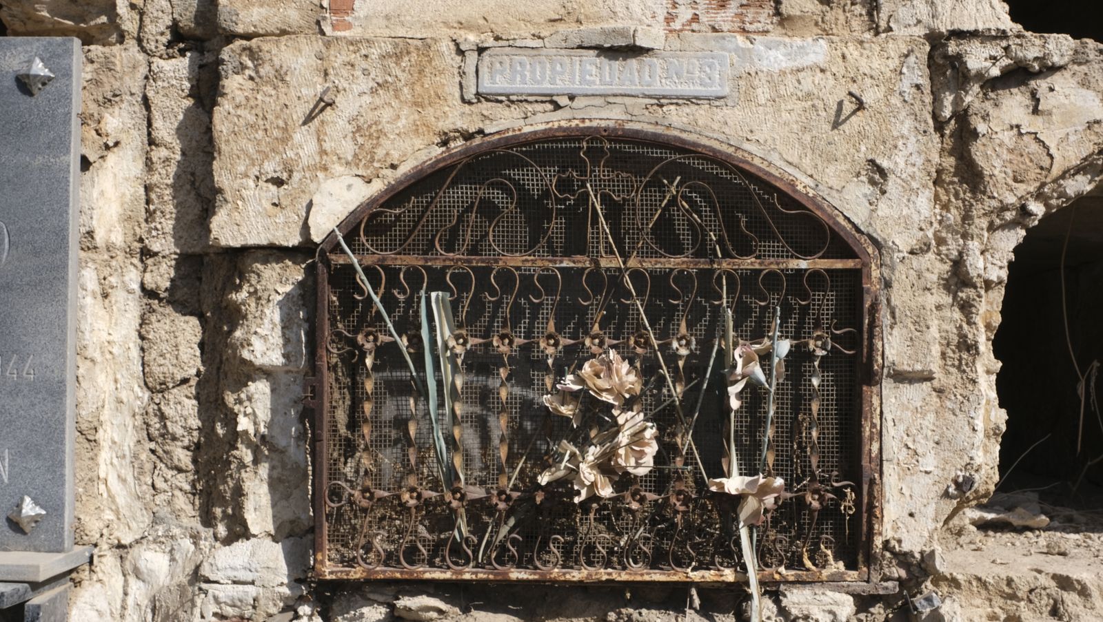 Imágenes del Día de Todos los Santos en el Cementerio de San José de Almería