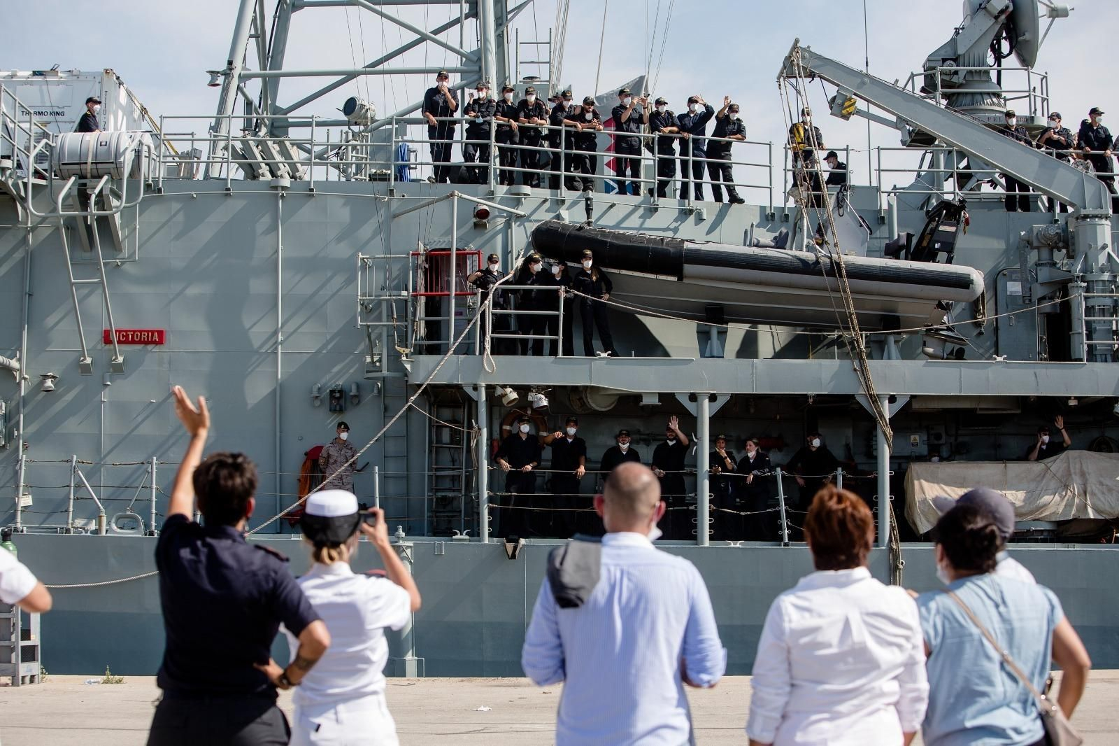 Fuerzas Armadas: La despedida a la fragata Victoria, en imágenes