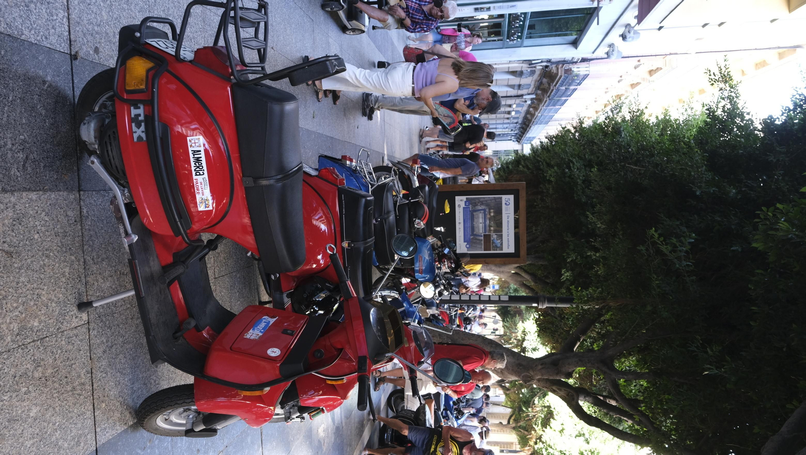 Las motos antiguas dan brillo a la Feria de Almería