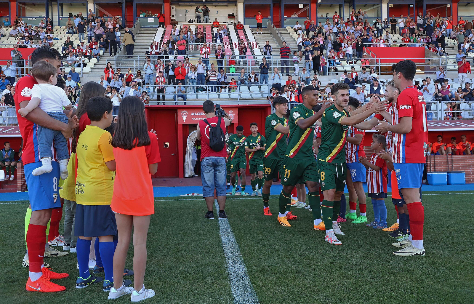 Las mejores fotos del Algeciras - Castellón de Primera RFEF
