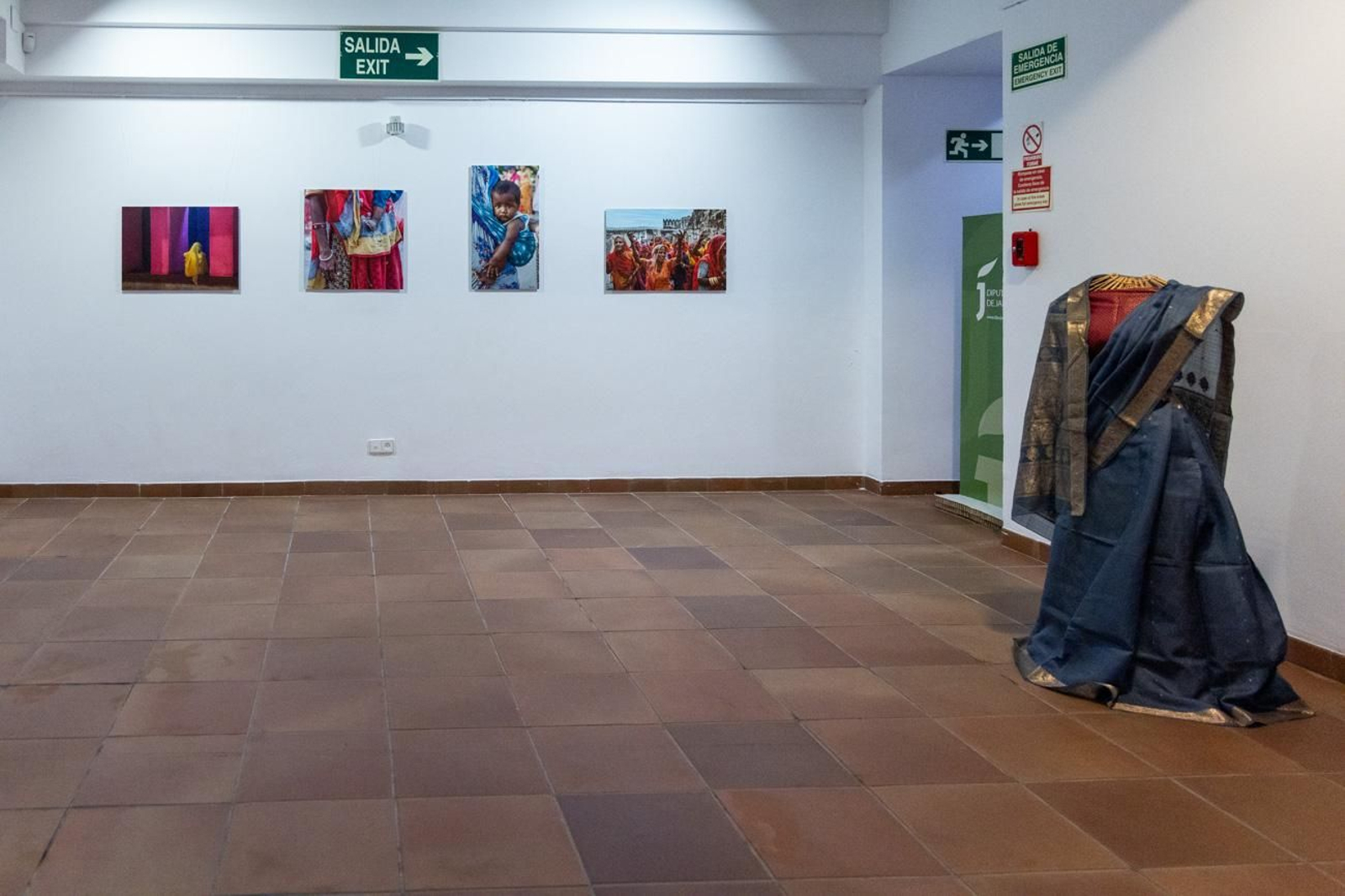 ‘Saris de seda, realidades desveladas’: una mirada fotográfica a la fuerza y dignidad de las mujeres de la India en los Baños Árabes de Jaén