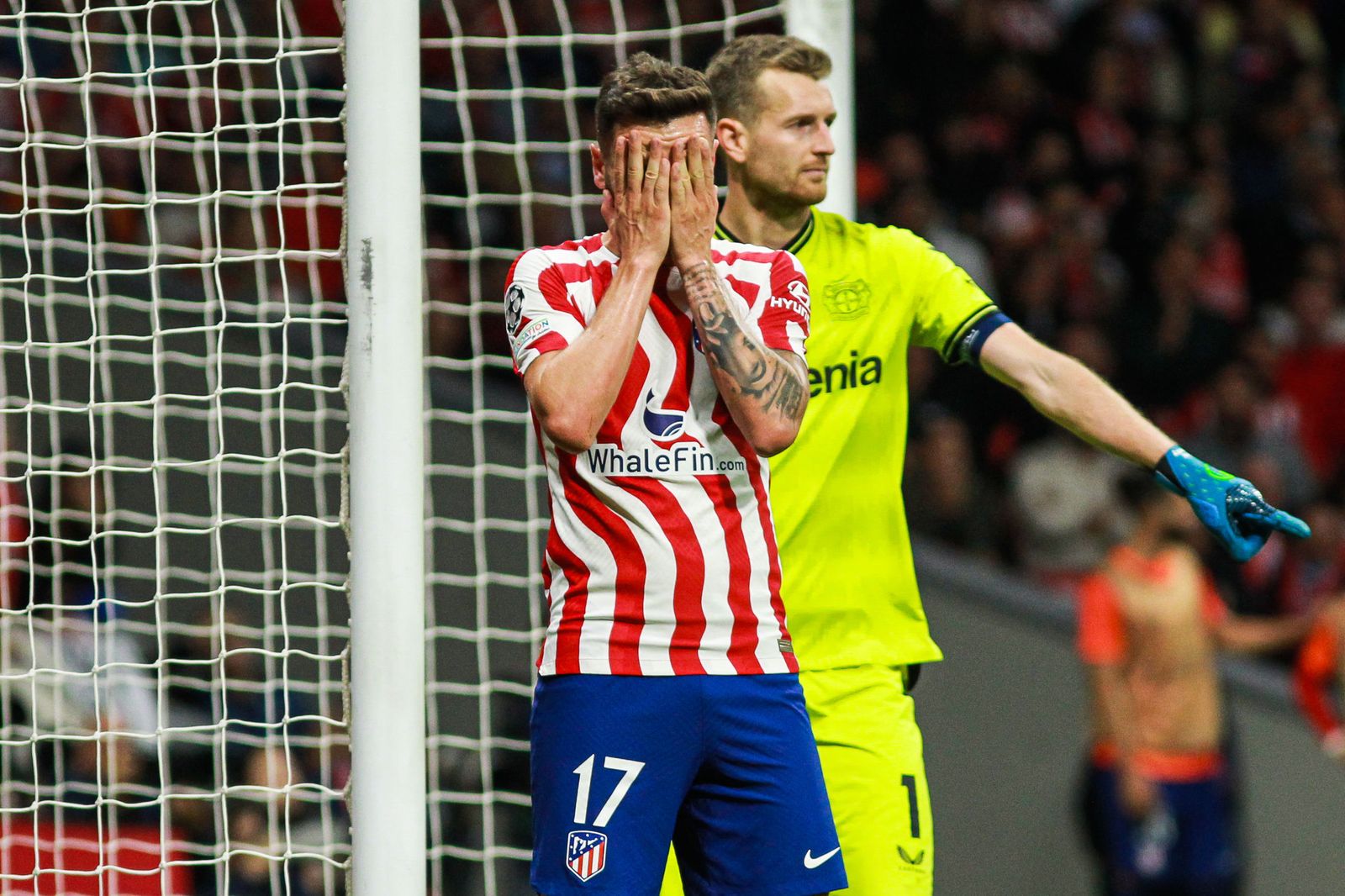 Saúl Ñíguez se lamenta de su fallo al final del partido.