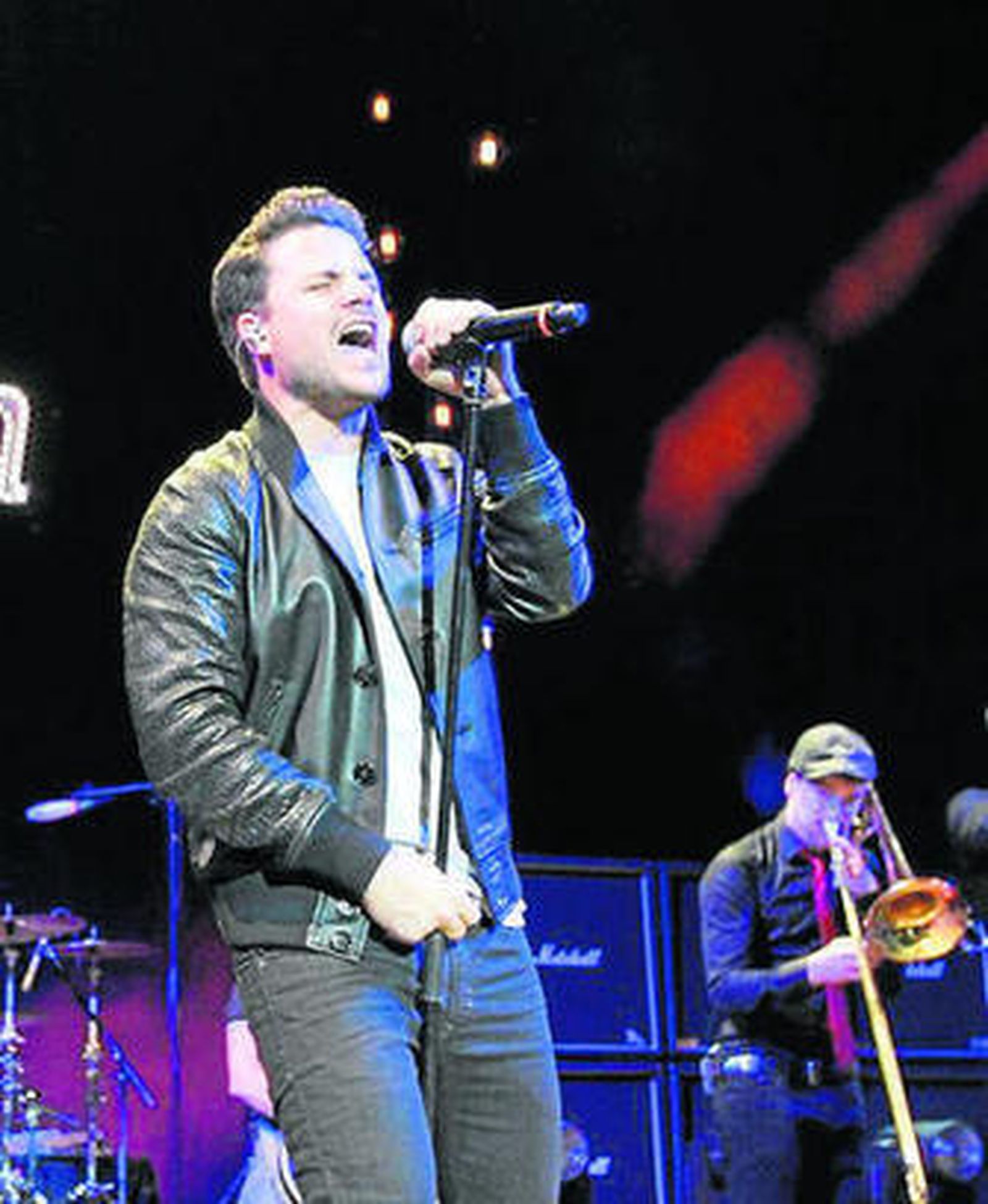 El cantante durante uno de los conciertos de su gira.