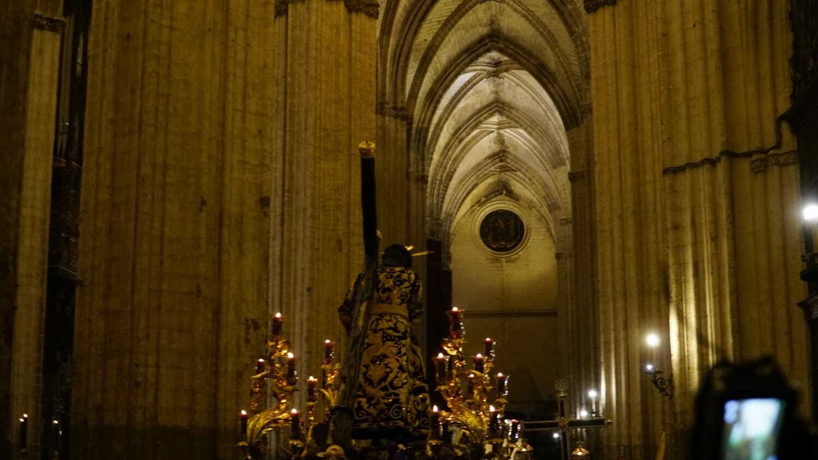El Señor de la Salud de los Gitanos en el interior de la Catedral.