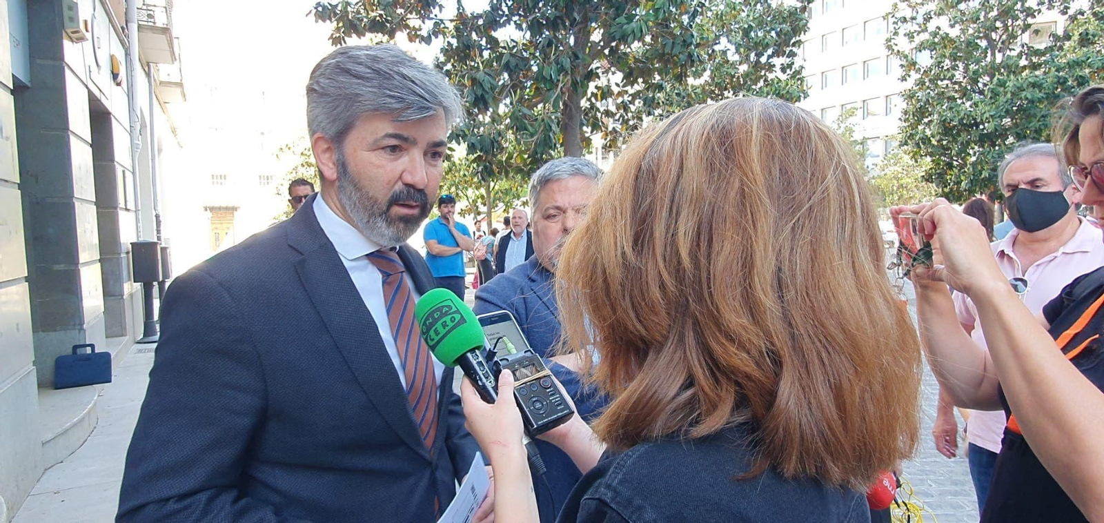 Modesto González, candidato de Andaluces Levantaos, en una comparecencia ante la prensa