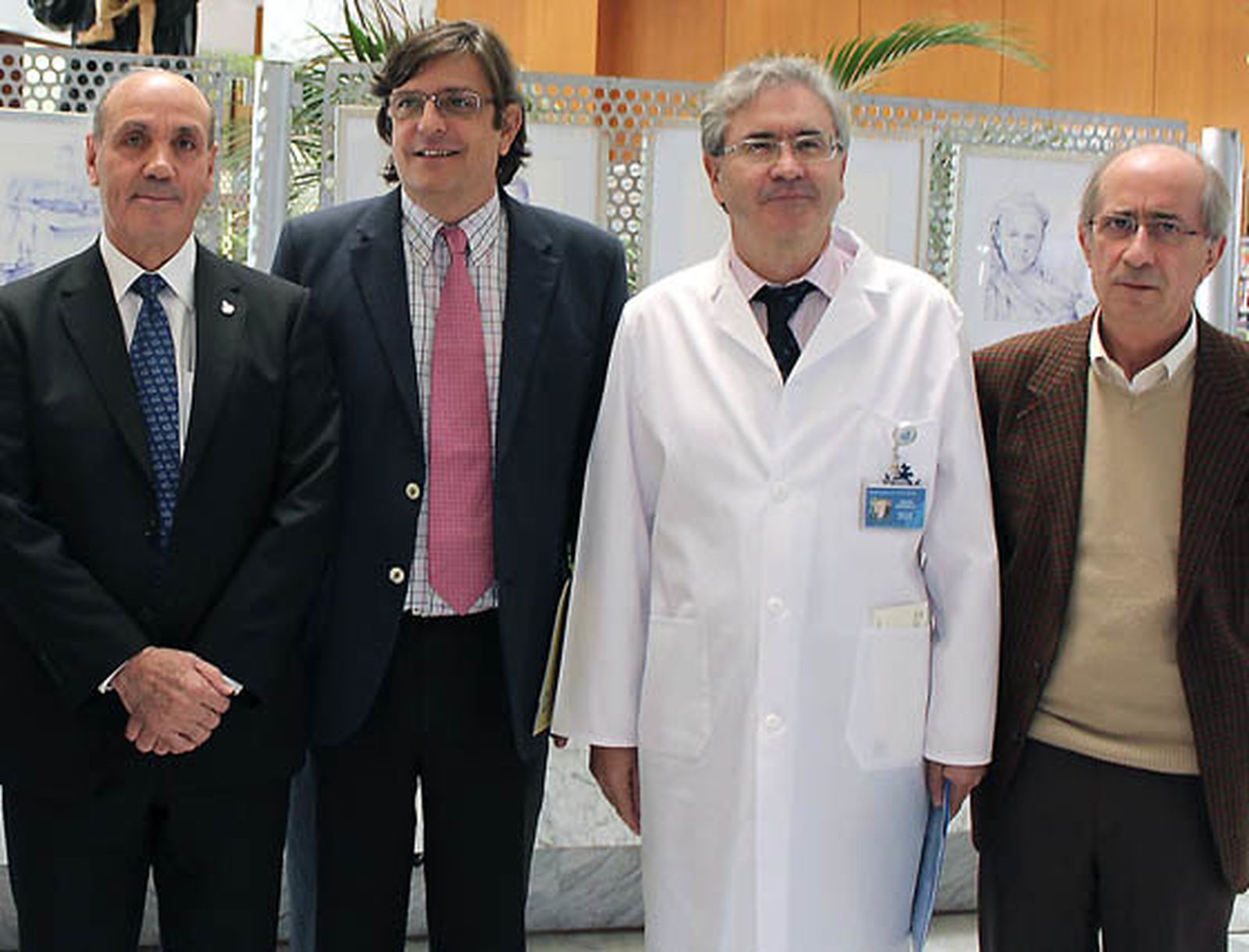El hermano Julián Sánchez Bravo, superior provincial de la Orden de San Juan de Dios; el gerente del Servicio Andaluz de Salud (SAS), José Luis Gutierrez; Joseba Barroeta, director gerente del Hospital San Juan de Dios del Aljarafe, y Juan Tomás García, presidente del Consejo Rector del Consorcio Público Sanitario del Aljarafe.  Foto: Victoria Ramírez