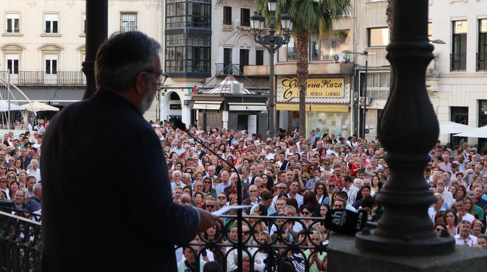 Imágenes de la concentración por las infraestructuras para Huelva