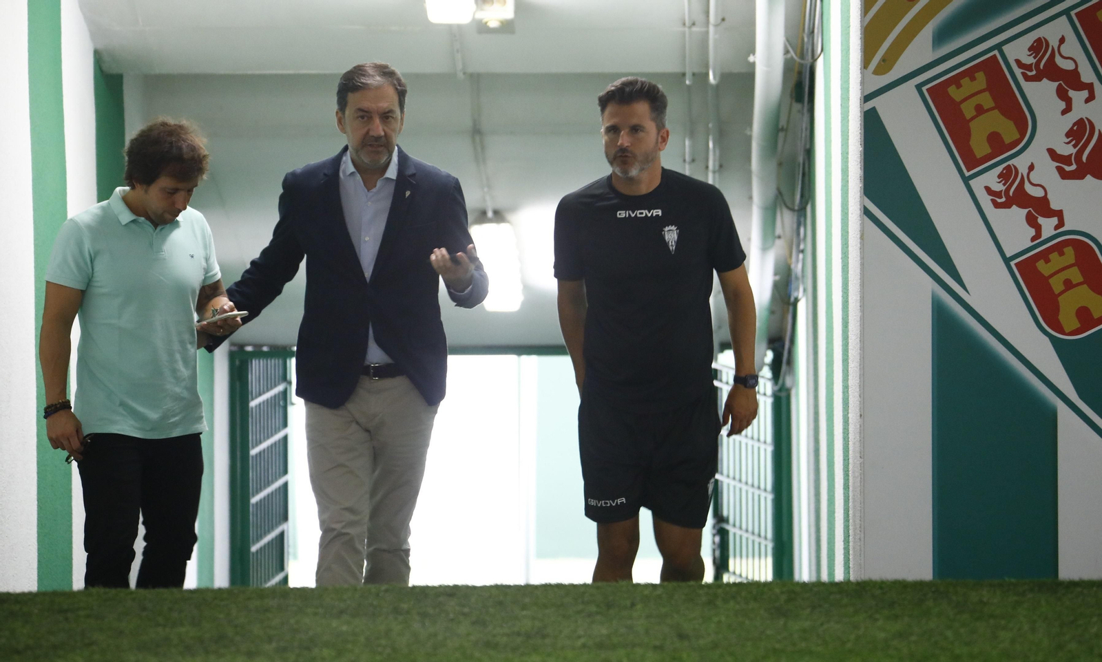 Antonio Fernández Monterrubio dialoga con Iván Ania y Raúl Cámara.