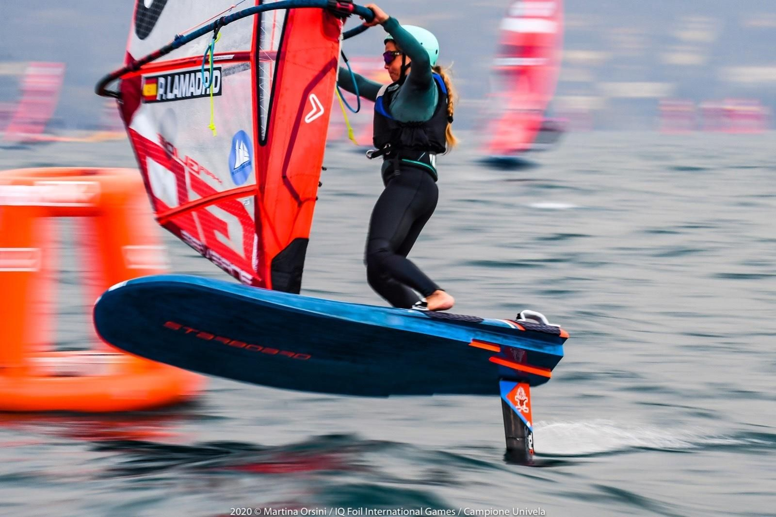 Pilar Lamadrid, en acción en el lago de Garda