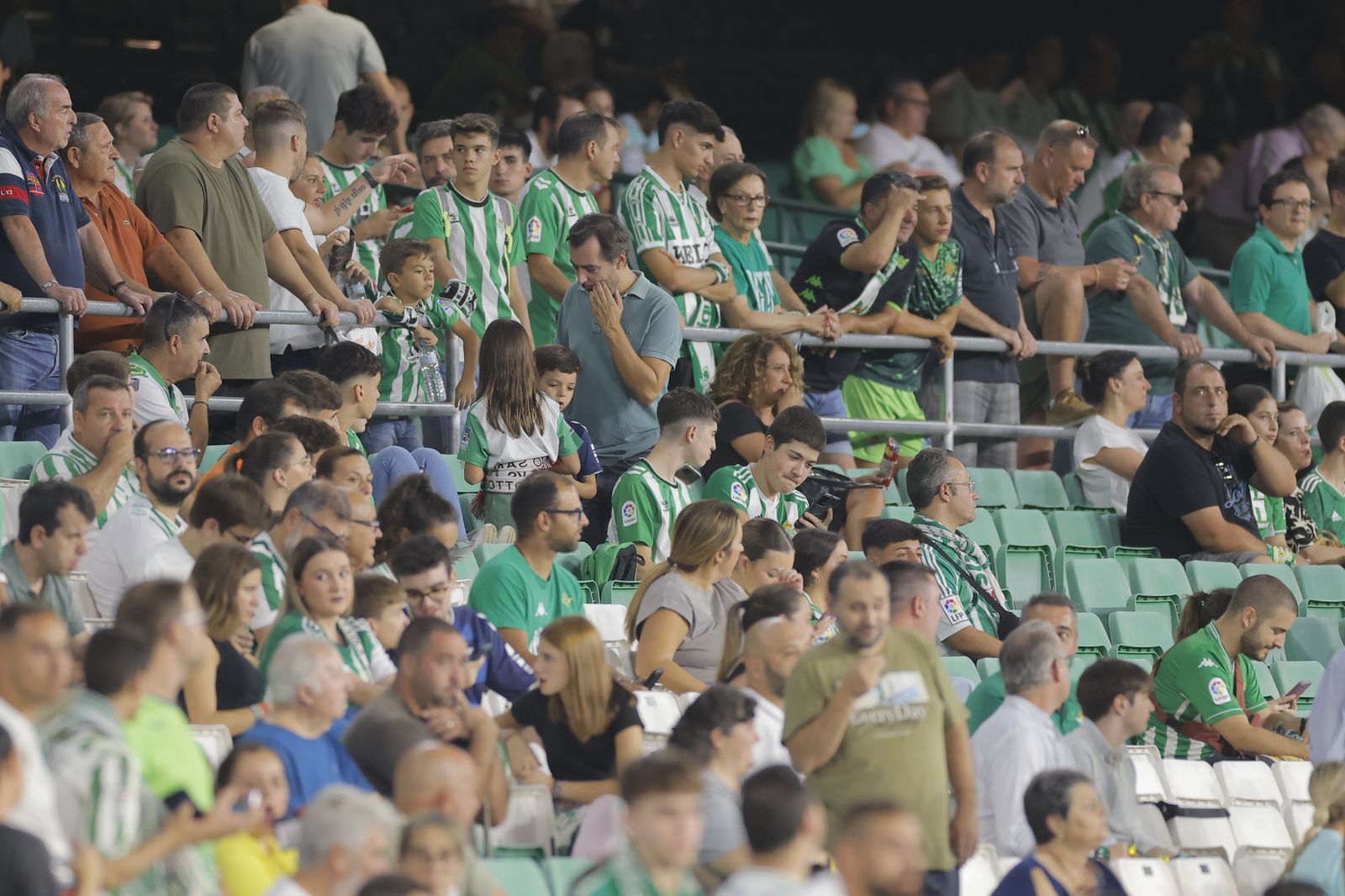 Búscate en las fotos del Betis-Valencia