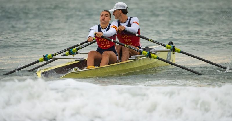 El linense Alfredo Mena, bronce en el doble mixto sub-19 del Mundial de remo beach sprint