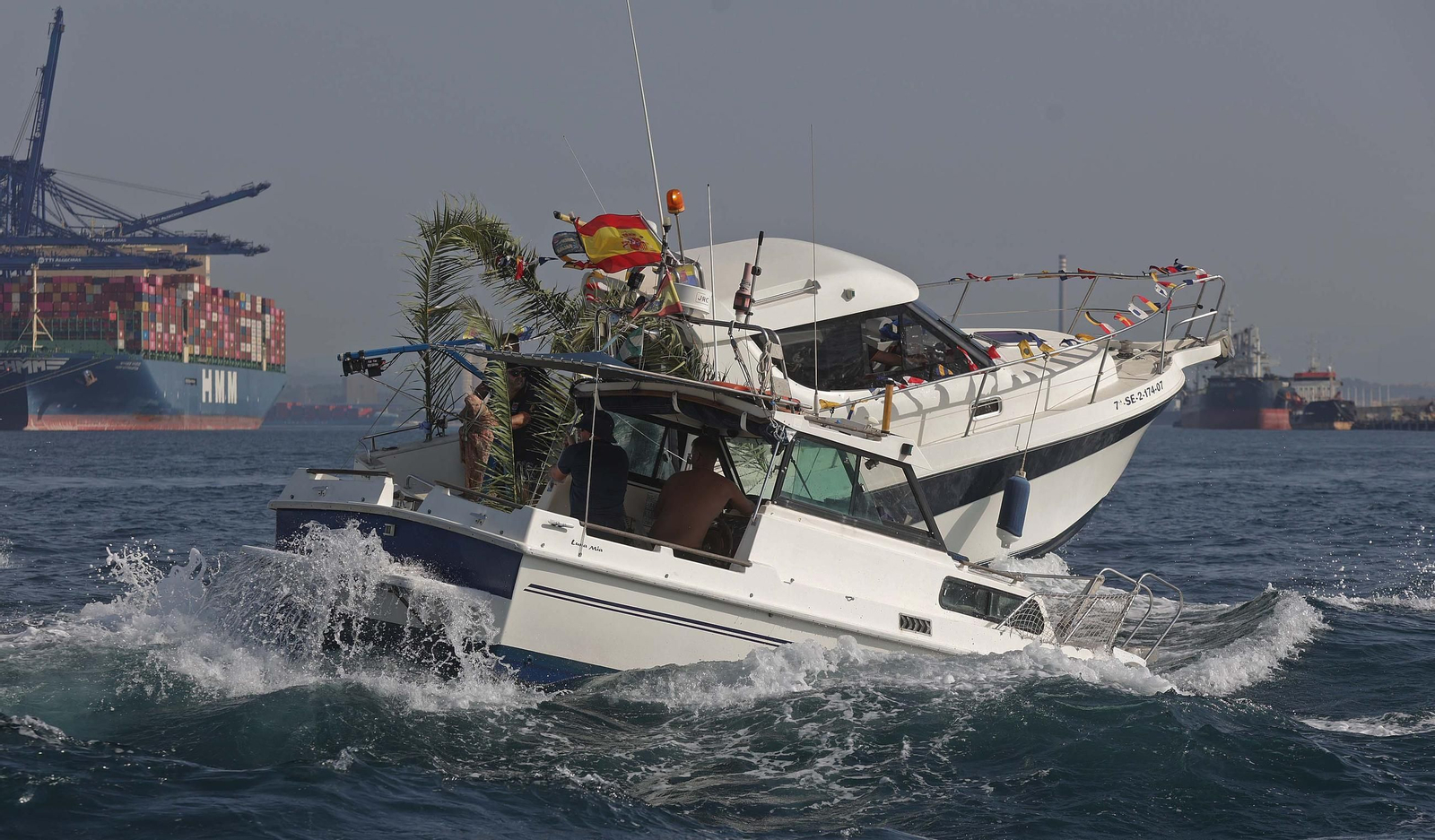 Las mejores fotos de la romería marítima de la Virgen de la Palma de Algeciras 2025