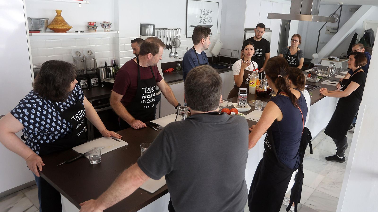 Un grupo en el curso de gastronomía andaluza.