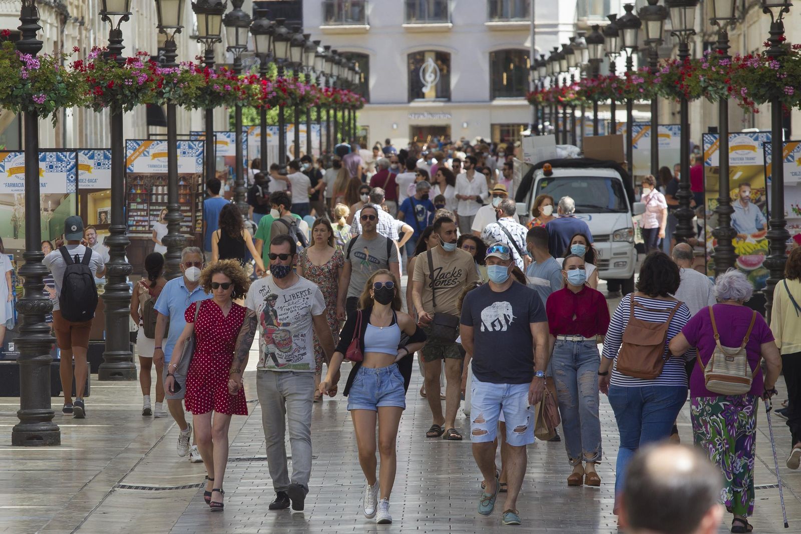 El primer día sin mascarillas en Málaga, en fotos