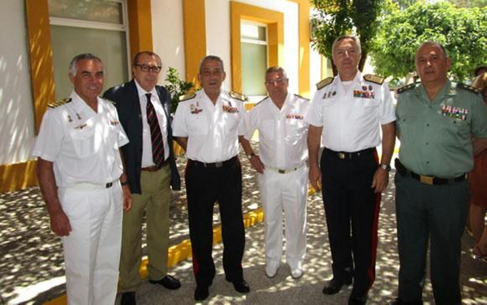 José Millan, José María Otero, Javier Hertfelder, José Gamundi, Jesús de Vicente y Jesús Núñez, durante el acto de la toma de mando.

Foto: Ignacio Casas de Ciria