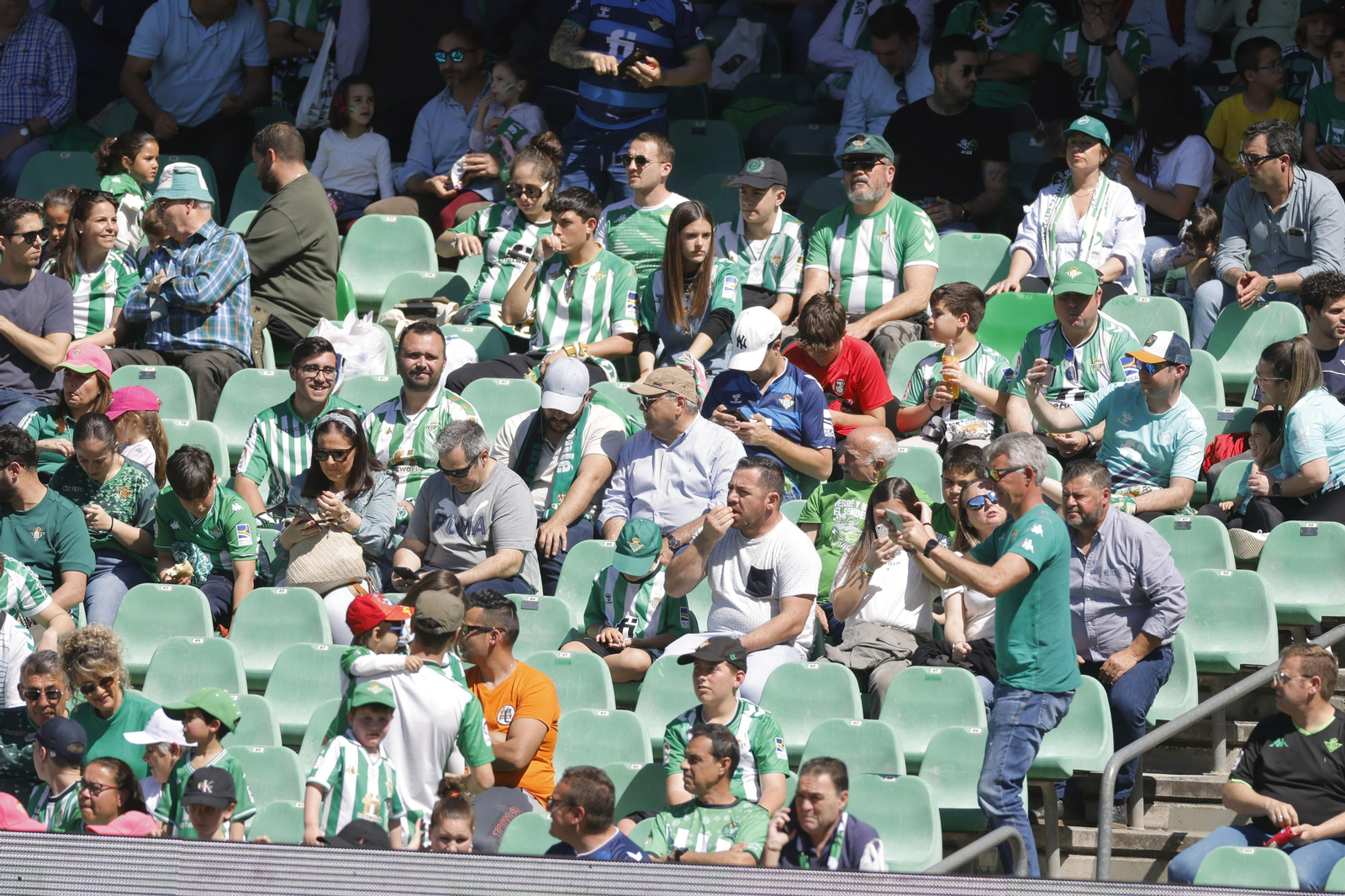 Búscate en las fotos del Betis-Mallorca