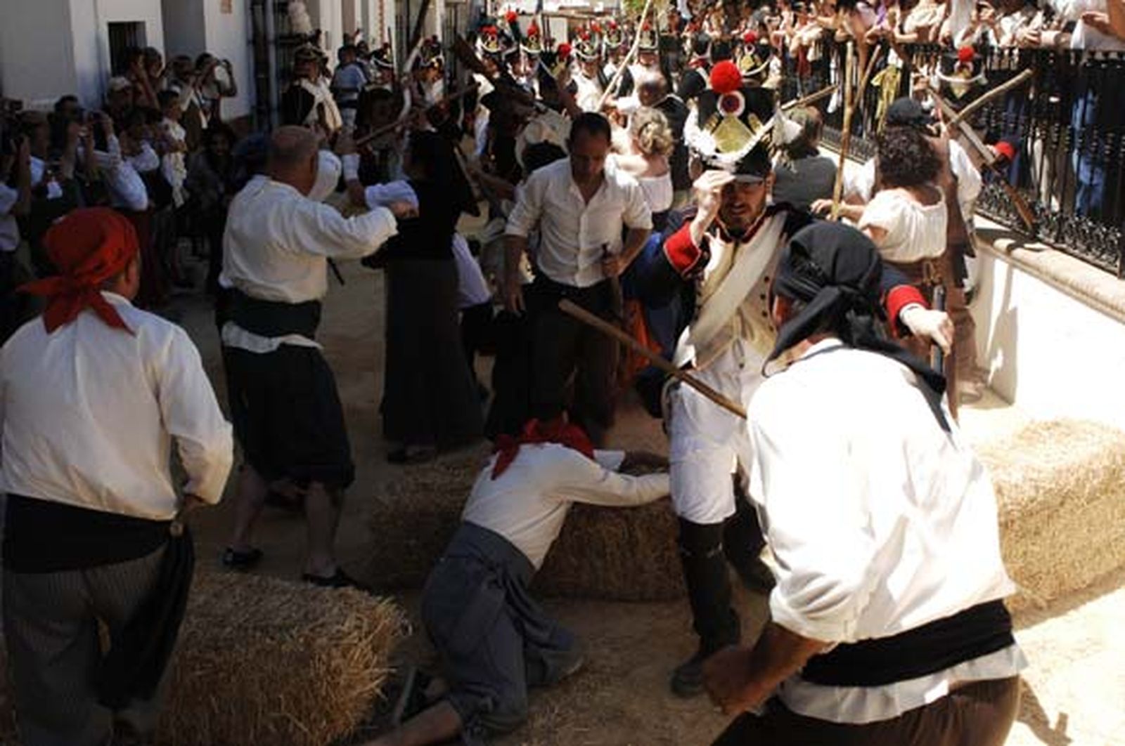 La localidad celebra por todo lo alto y hasta la bandera el bicentenario contra los franceses, nombrando alcalde de las fiestas al ex ministro Manuel Pimentel

Foto: Ramon Aguilar