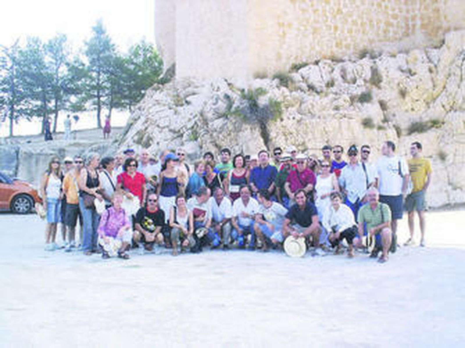 Alumnos del curso de Vélez Blanco a los pies del Castillo.
