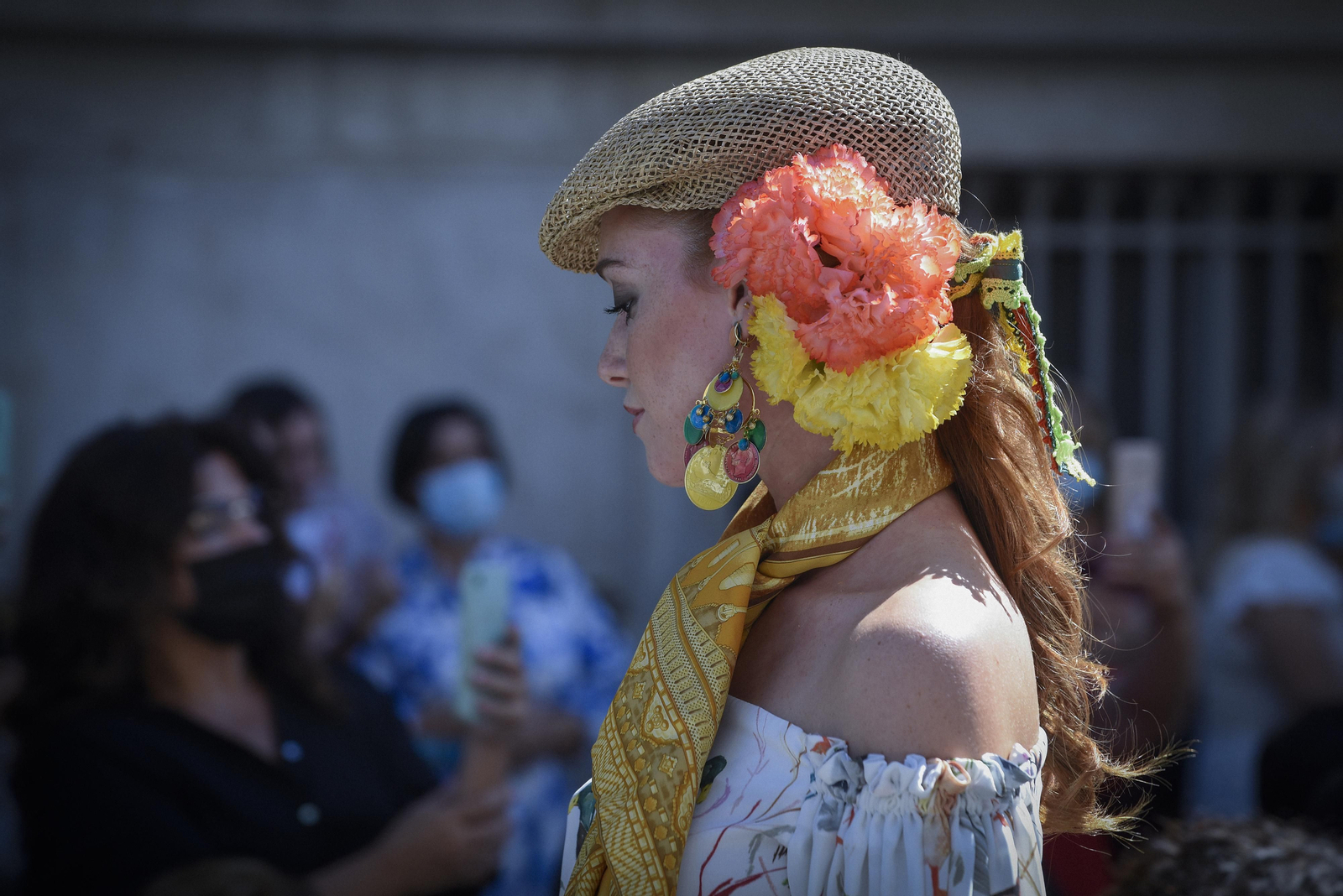 El desfile de moda flamenca de la Avenida de la Constitución, en imágenes