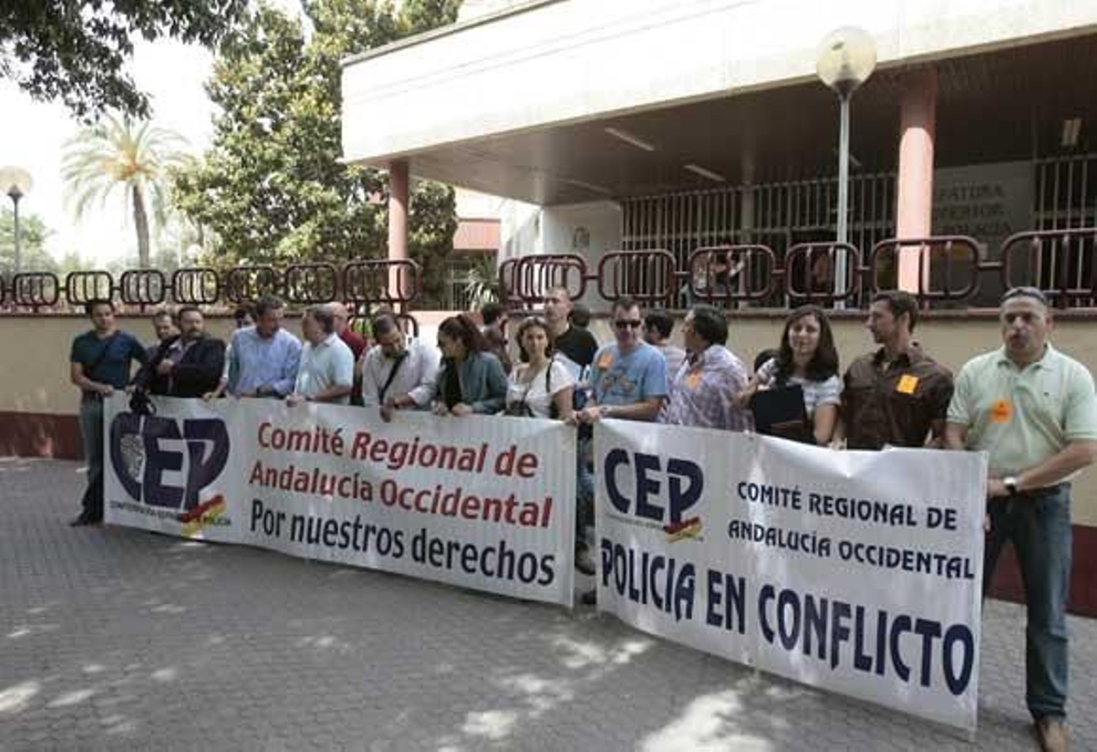 Las averías de los coches obligan a la Policía a desplazarse en Metro