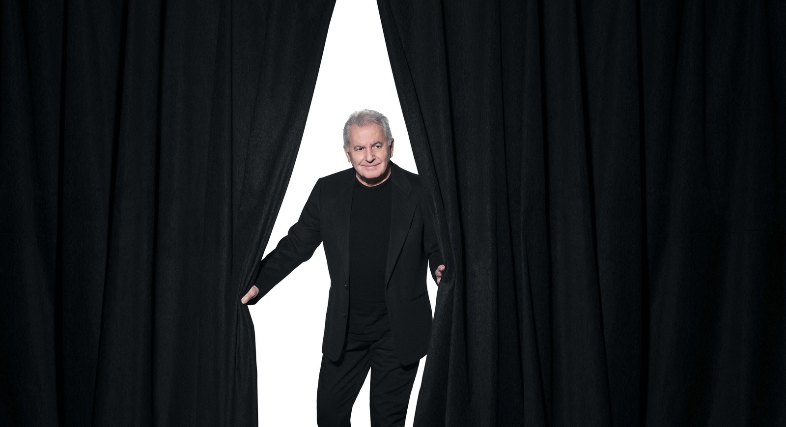 Víctor Manuel celebra su 75 aniversario compartiendo 'La vida en canciones' en Huelva