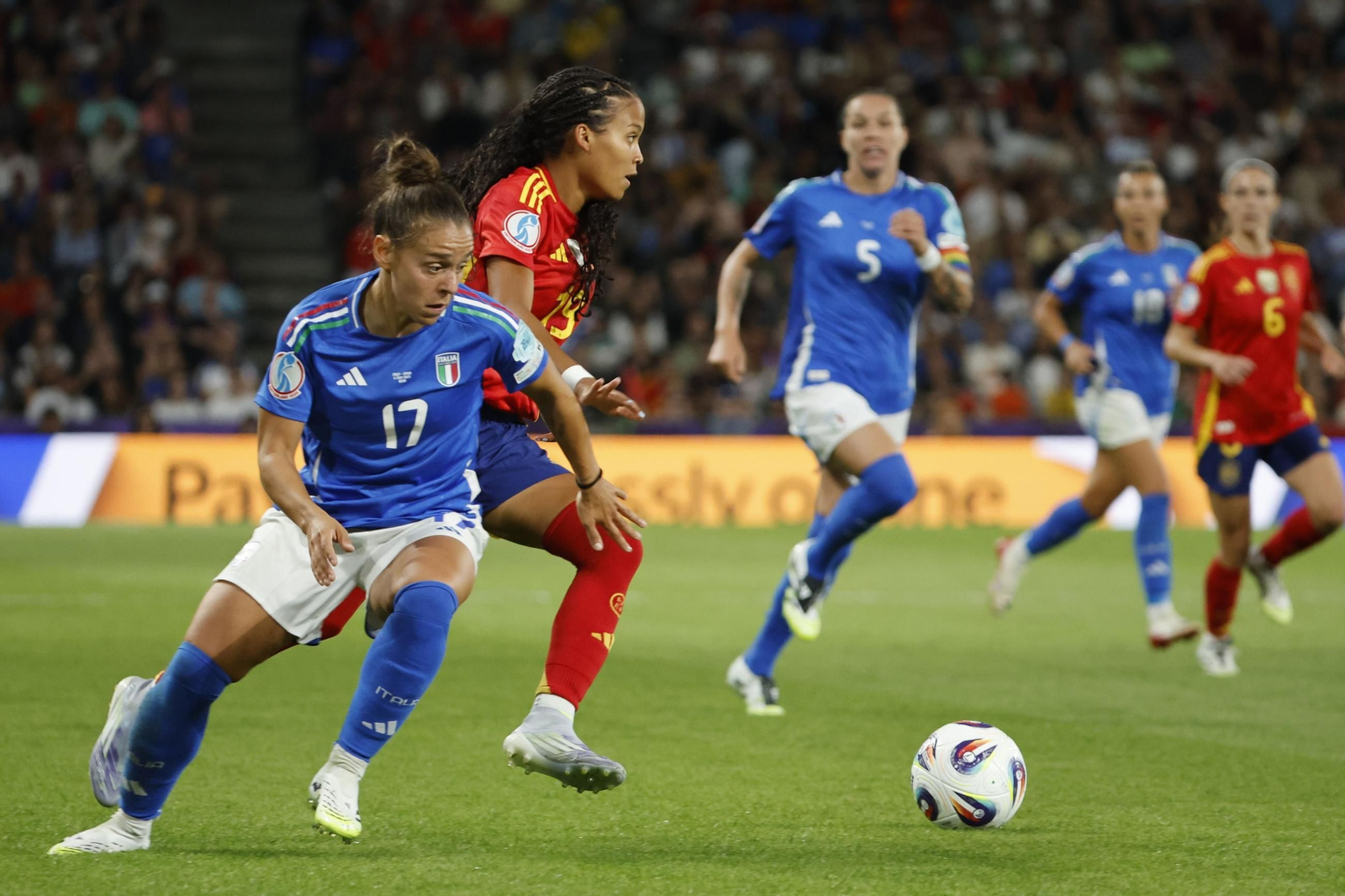 Las fotos del Italia - España de la Eurocopa femenina