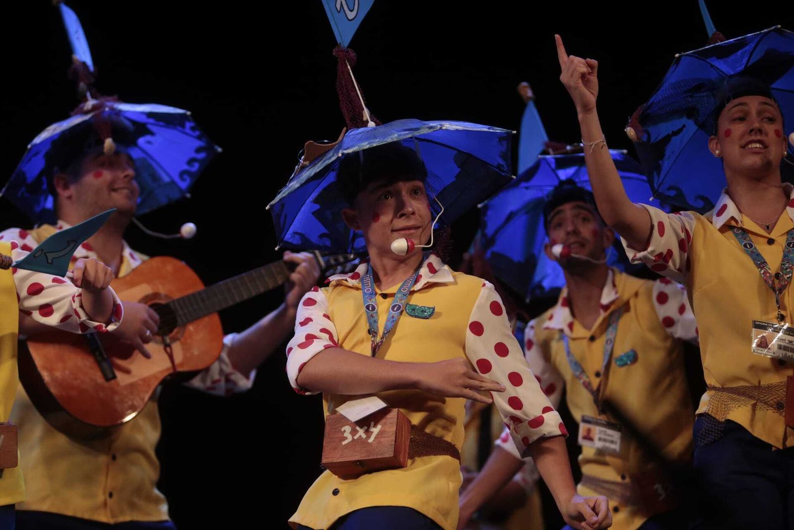 La chirigota juvenil "This is Cádiz" abrió la sesión.