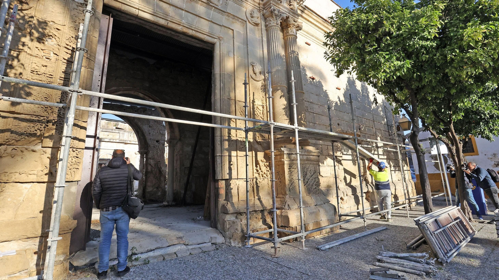 Primer día de la rehabilitación del Palacio Riquelme de Jerez