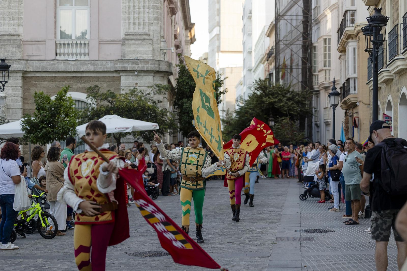 Las imágenes del desfile inaugural del XXX Festival de Folklore Ciudad de Cádiz