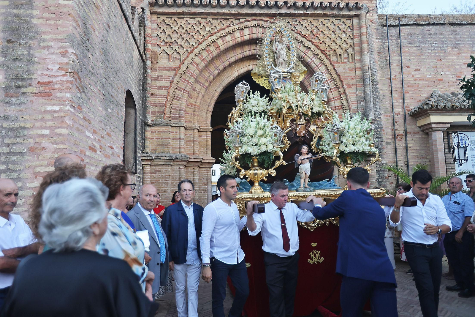 Imágenes de la procesión de Nuestra Señora de los Milagros en Palos de la Frontera Imágenes de la procesión de Nuestra Señora de los Milagros en Palos de la Frontera