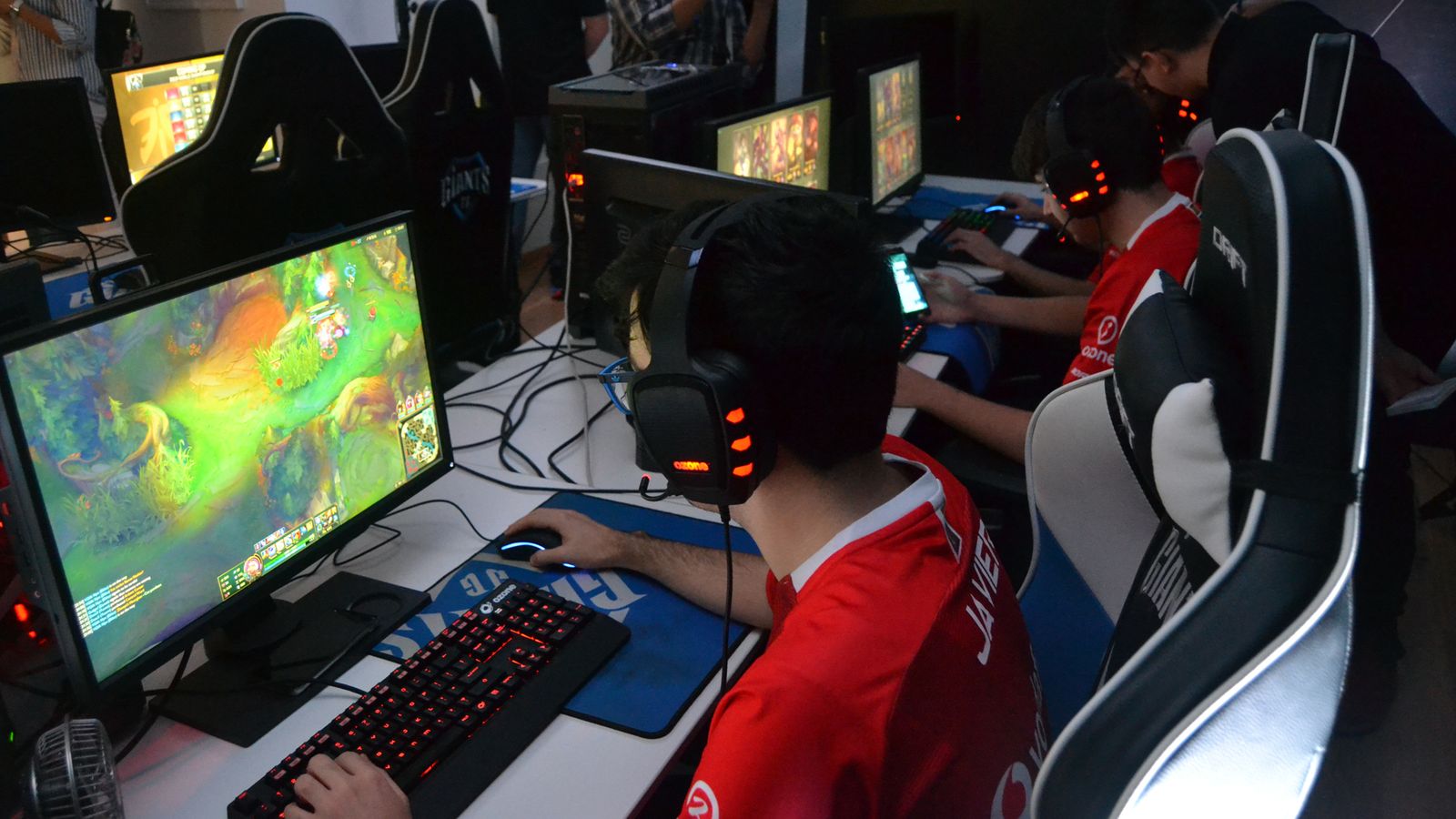 Jugadores de la ‘Vodafone Giants Academy’ durante un entrenamiento.